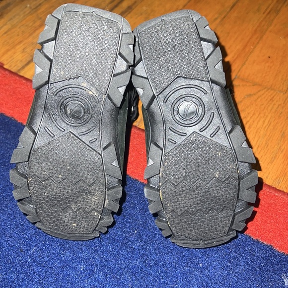 Boys snow boots (size 7) - Picture 4 of 4